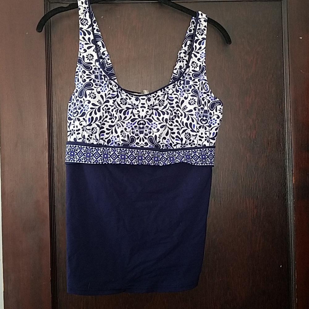 Lands End tankini top. Size 10 DD cup.